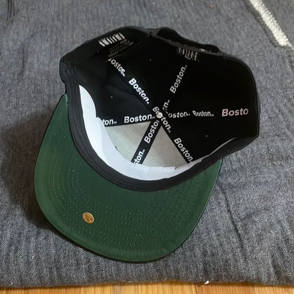 The label , Celtics hat snap back - Picture 2 of 5